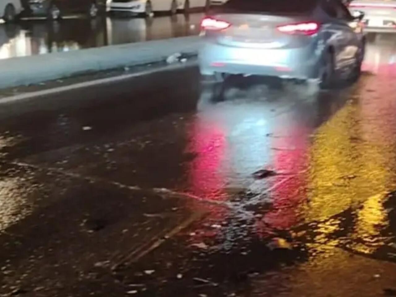 Bakıda kanalizasiya xəttində qəza  Küçəyə çirkab su axır