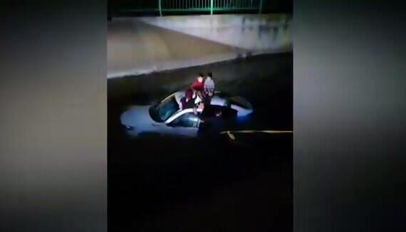 Beyləqanda maşın kanala d&uuml;şd&uuml;  4 nəfər... 