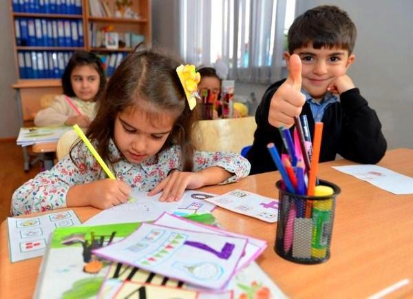“Uşaq təhsili unudulub  Binalar bağçasız tikilir”  Parlamentdə məsələ qaldırıldı