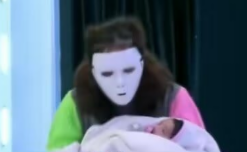 33 yaşlı qadın 18 yaşlı oğlandan uşaq dünyaya gətirdi 