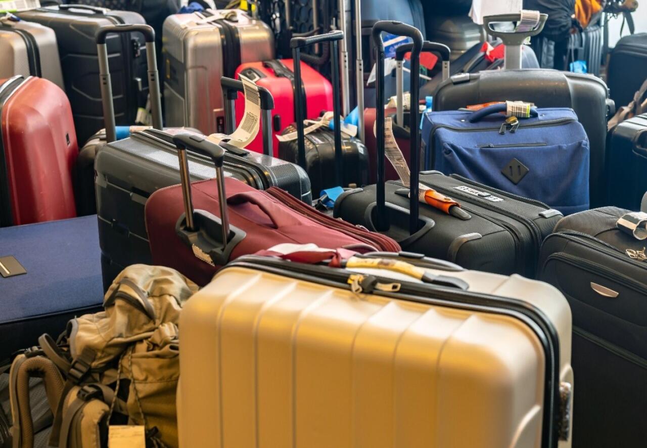 Aeroportda unudulan baqajlar ucuz qiymətə satılır?  AÇIQLAMA