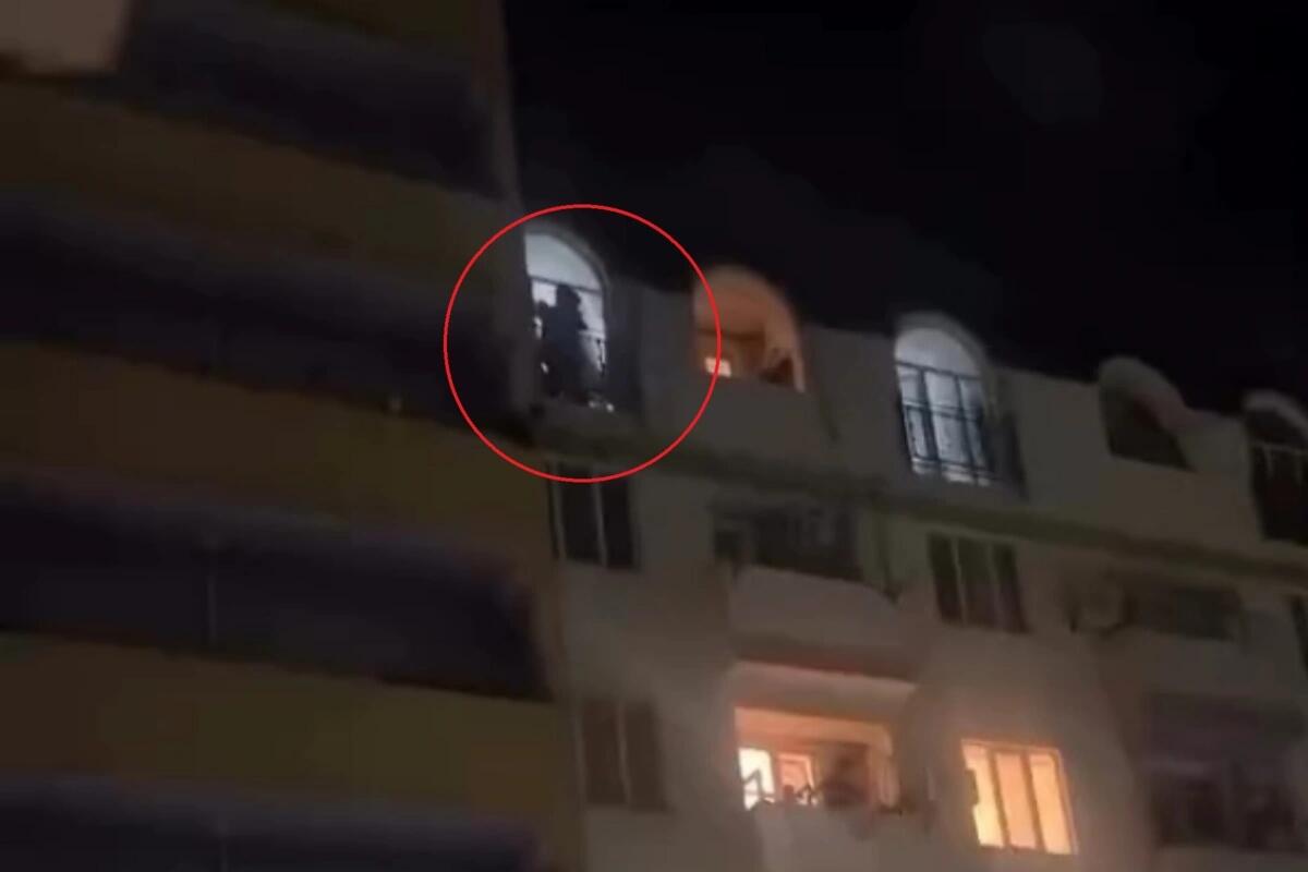Xırdalanda qorxudolu anlar: Bıçaqla hədələmə kameraya düşdü 