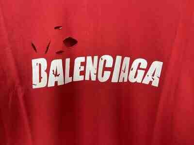 Bu cırıq gödəkçənin 40 min qiyməti var 