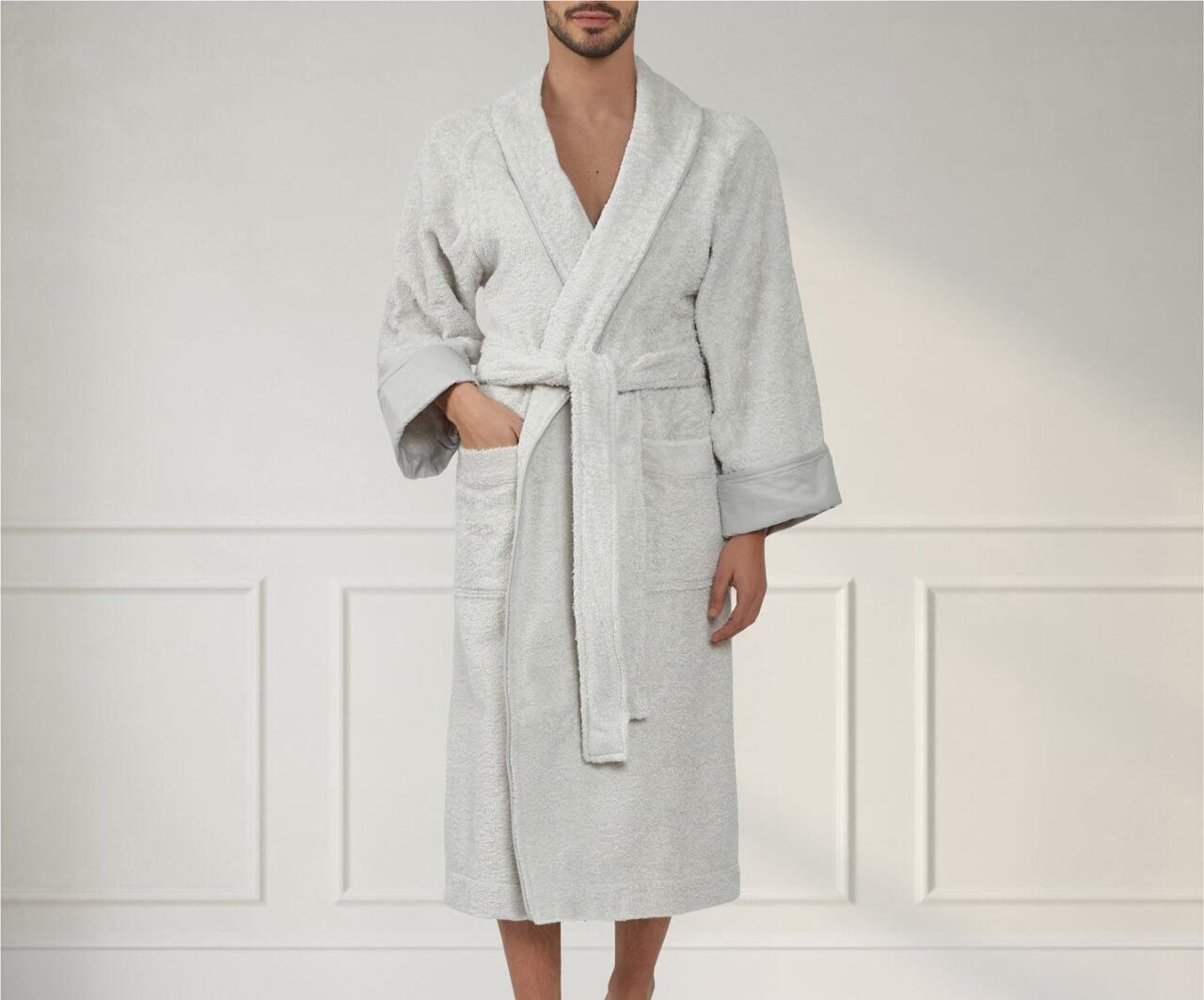 Bakıda turist hamam xalatı ilə marketə getdi 