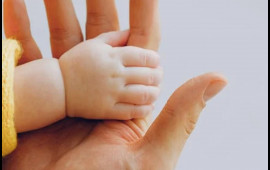 Gəncədə ana 40 g&uuml;nl&uuml;k k&ouml;rpəsindən imtina etdi