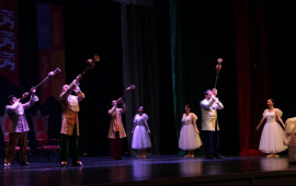 Uşaq evinin sakinləri Akademik Musiqili Teatrın qonağı olub 