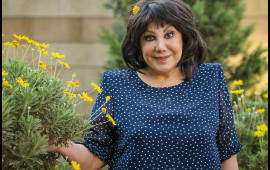 "Xoşbəxt sənətkar deyiləm, səsimi boğdular"  Flora Kərimova