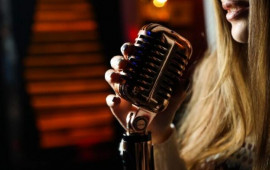 Xankəndidə məmur müğənniyə görə xuliqanlıq etdi