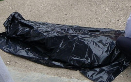 Qonşunun evinin damına &ccedil;ıxmışdı  Yıxılıb &ouml;ld&uuml;