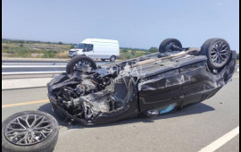 Ödənişli yolda “Changan” aşdı  Sürücü maşından burnu belə qanamadan çıxdı  FOTO