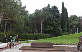 Ərəb Parlamentinin prezidenti Fəxri xiyabanı və Zəfər parkını ziyarət edib  FOTO