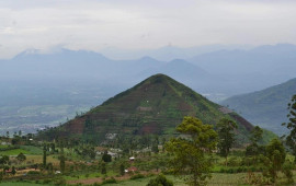 D&uuml;nyanın ən qədim piramidası  İnsanlar tikməyib 