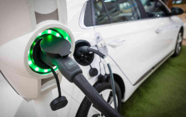 Elektrikli avtomobili şarj etmək üçün parkinqə də pul verməlisən