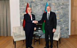 İlham Əliyev Davosda Latviya Prezidenti ilə görüşüb  FOTO
