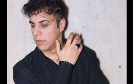 "Ayıb deyil müğənninin alt paltarının qiymətini soruşursan?"