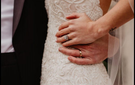 Toyda gəlinin uşaqlara əsəbi reaksiyası G&Uuml;NDƏM OLDU 