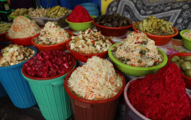 A&ccedil;ıq şəkildə satılan kələm turşusu ilə bağlı araşdırma aparılır  FOTO