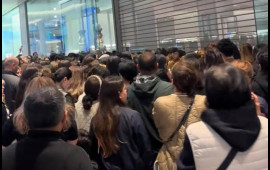 Bakıda "Black Friday" izdihamı  Qapılar açılan kimi mağazaya "hücum etdilər"  VİDEO