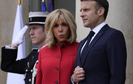 Makronun arvadı ağladı  FOTO