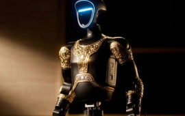 Robotun da "l&uuml;ks"&uuml; yaradıldı  Qızıl boyunbağı taxıb... 