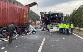 Türkiyədə avtobusla yük maşını toqquşdu  Çox sayda ölü və yaralı var 