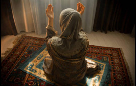 Azərbaycanda kişi namaza görə arvadını döyüb dişlərini sındırdı