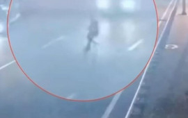 Bakıda qadının &ouml;ld&uuml;y&uuml; hadisənin anbaan g&ouml;r&uuml;nt&uuml;ləri 