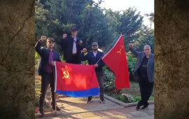 Bakıda SSRİ bayrağı qaldıranlar həbs olundu  Başqa dövlət pul ayırırmış  VİDEO  FOTO