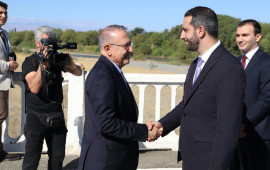 Serdar Kılıçdan erməni nazir müavininə bahalı hədiyyə