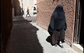 Qazaxıstanda niqab qadağan edildi