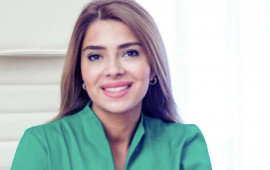 Vəzifəli şəxslər tərəfindən 11 min manatı ələ keçirilən həkim Aytən Səfərova imiş...