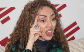 "Ərinizi niyə utandırırsınız, başını niyə yerə soxursunuz?"