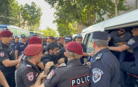Ermənistanda polis arxiyepiskop tərəfdarlarını saxladı 