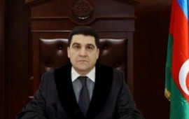 Bakıda məhkəmə sədrinin oğlu arvadını bı&ccedil;aqladı