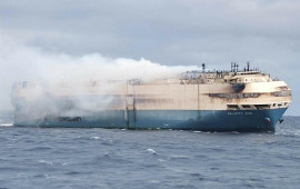 Yaponiyadan Rusiyaya avtomobillər aparan gəmi yandı