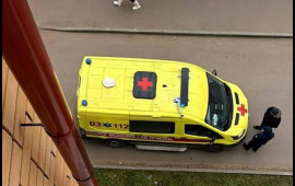 5 yaşlı qız 21 günlük bacısını pəncərədən ataraq öldürdü  FOTO
