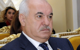 Evlərini, Novxanıdakı villasını, avtomobillərini satdı