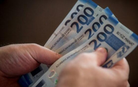 Bu şəxslərin əməkhaqlarına əlavənin müddəti artırıldı