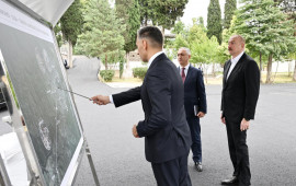 Prezident İlham Əliyev XankəndiŞuşa kanat yolunun inşası üçün seçilmiş əraziyə baxıb