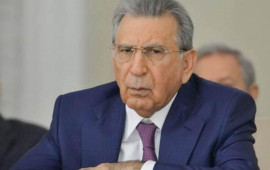 Jurnalistlər “makler” adı ilə Ramiz Mehdiyevin villasına daxil oldu 