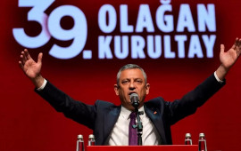 Özgür Özel yenidən CHP sədri seçildi 