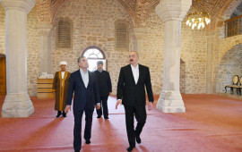 Azərbaycan Prezidenti və Türkmənistan Xalq Məsləhətinin sədri Şuşada Yuxarı Gövhər Ağa məscidini ziyarət ediblər  FOTO