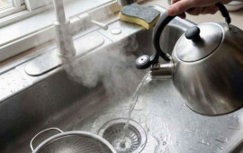 Mətbəx &ccedil;anağına qaynar su t&ouml;kənlərin nəzərinə: Xərcə d&uuml;şə bilərsiniz