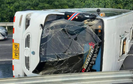 Bu ölkədə turistləri daşıyan avtobus aşdı  xəsarət alanlar var