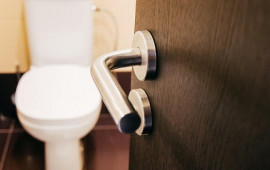 Fır&ccedil;aya birazca sıxın və təmizləyin: Tualetdə ərp izi qalmır