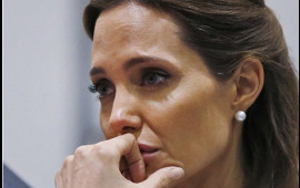 Ancelina ABŞı tərk edir