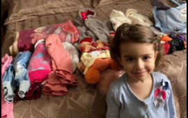 Qazinin 4 yaşlı qızı geyim və oyuncaqlarını türkiyəli uşaqlara bağışladı