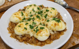 Karamelizə soğanlı yumurta: Səhər yeməyinin yeni sevimlisi