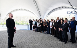 İlham Əliyev Zəngilanın Məmmədbəyli və Ağalı kəndlərinin sakinlərinə mənzillərin açarlarını təqdim edib 