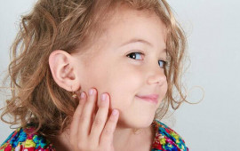 Uşağın saçını sığallayıb qulağındakı qızıl sırğaları OĞURLADI 